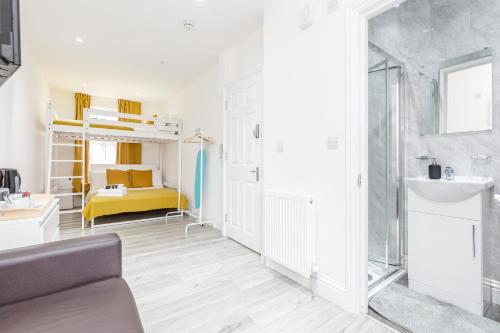 Phenomenal London House, Cricklewood, London