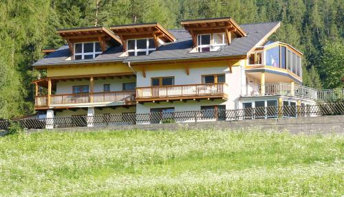 Gästehaus Falkenblick - Apartment - Arzl im Pitztal