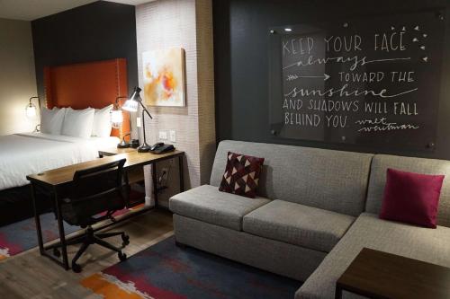 La Quinta Inn & Suites by Wyndham Lewisville - image 10