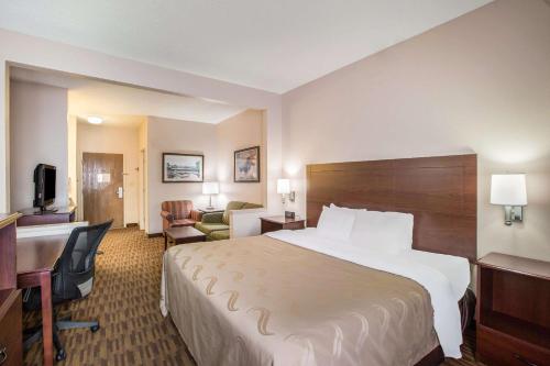 Quality Inn & Suites Lawrence - University Area