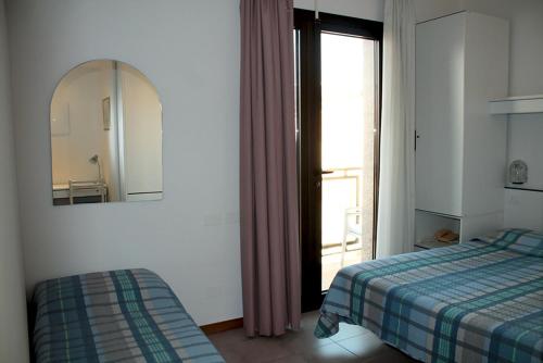 Triple Room with Balcony image 6