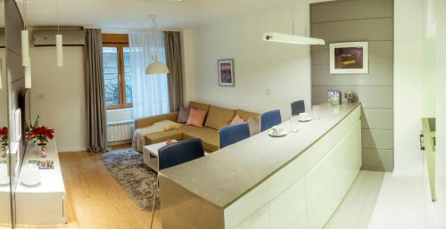 SLANNA Luxury & Modern Near the Fortress - image 2