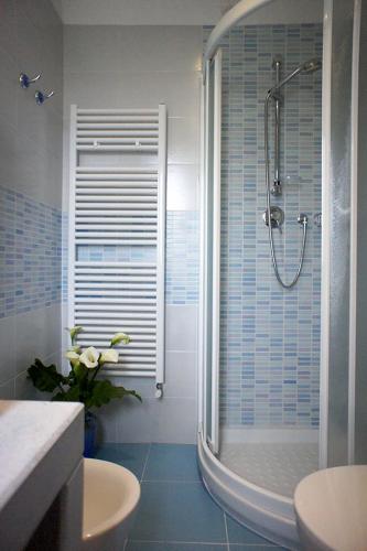 Standard Double or Twin Room image 4
