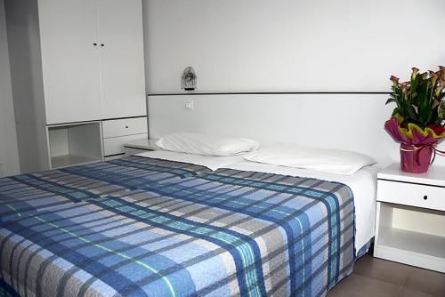 Standard Double or Twin Room image 3