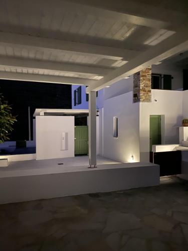 67sq meters modern apartment with a swimming pool and sea view in Koundouros