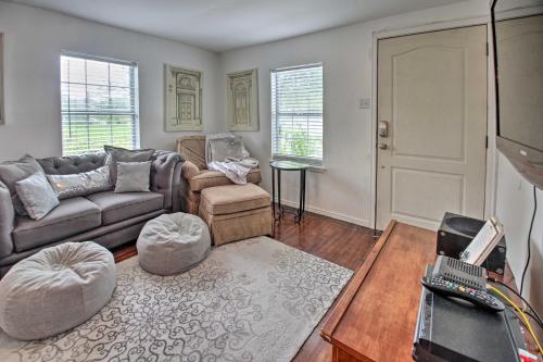 Corpus Christi Cottage with Patio - 5 Mi From Beach! - image 4