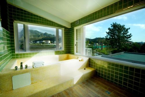 Full-sized bathtubs