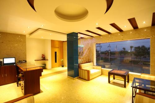 Hotel Crescent Crest Sriperumbudur photo 2