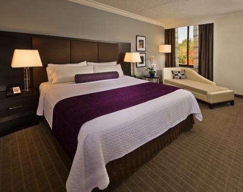 Crowne Plaza Suffern-Mahwah