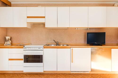 2 bedrooms, 3 beds