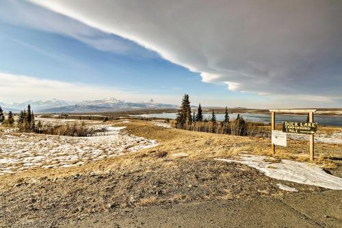 Cabin with Duck Lake Access Near Glacier Natl Park!