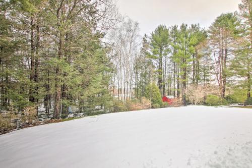 Private Northampton Area Home on 8 Lush Acres - image 2