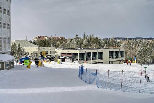 Mountaintop Chalet- 15 Min to Snowshoe Resort - image 4