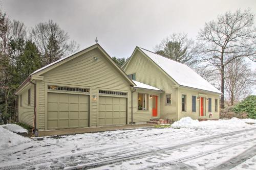Private Northampton Area Home on 8 Lush Acres - image 6