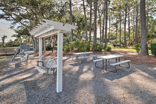 Family-Friendly Condo with Pools and Tennis Courts! - image 8