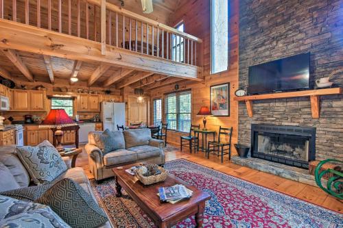 Riverbend Reserve Cabin with Yard and Fire Pit! - Ellijay