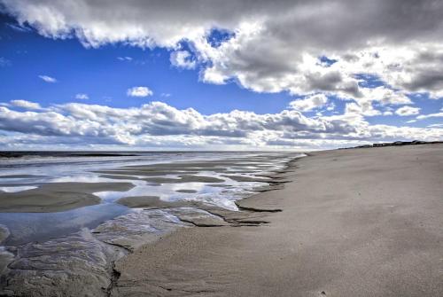 Fernandina Beach Townhome - Walk to Ocean! - image 2