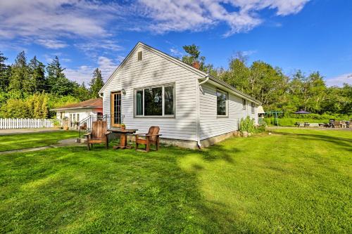 . Cozy Home with Yard -6 Miles to Dwtn Bellingham!