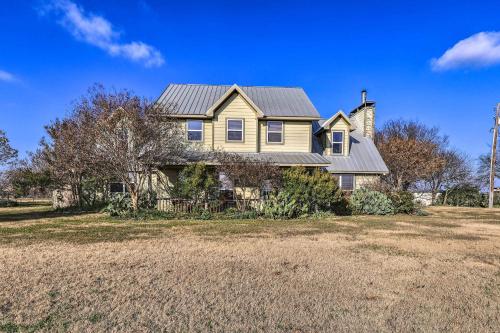 Inn at Windhill Ranch with Patio and Pergola! - image 3