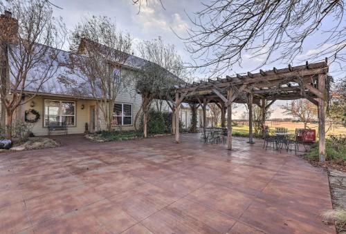 Inn at Windhill Ranch with Patio and Pergola! - image 6