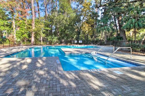 Spacious Home 1 Mile to Beach Club and Harbour Town! - image 11