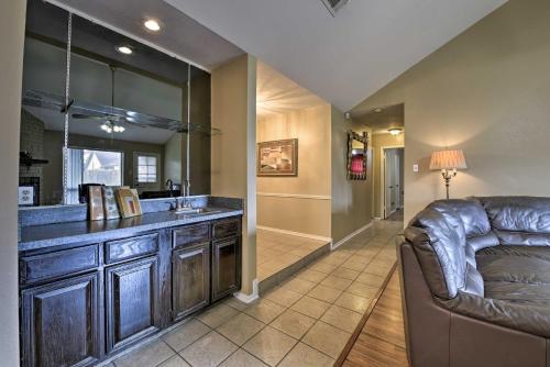 Pet-Friendly Missouri City Home with Fenced-In Yard! in Missouri City, USA