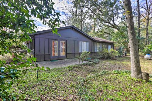 Quaint Tallahassee Home with Patio Less Than 3 Mi to FSU!