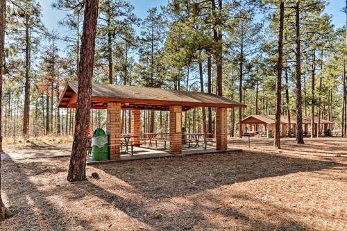 Family Friendly Pinetop Lakes Country Club Cabin!