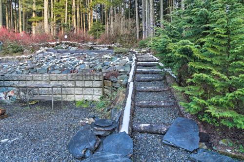 Cozy Retreat with Fire Pit - Near Mendenhall Glacier