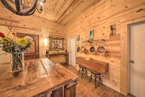 Home with Large Deck and BBQ Grill in New Braunfels in New Braunfels, USA