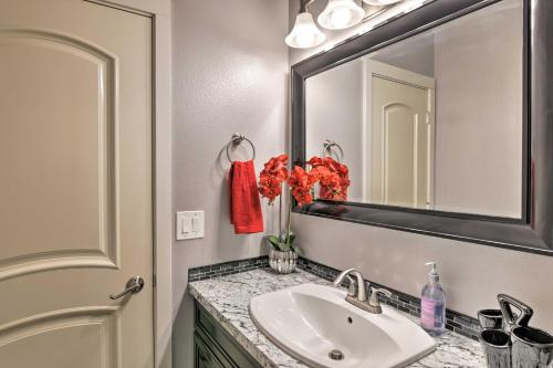 Anchorage House with Private Deck, 8 Mi to Downtown!