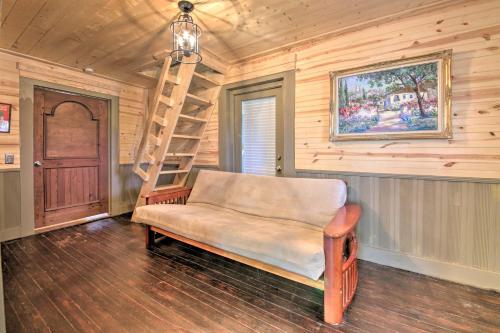 Charming New Braunfels Home with Spacious Deck!