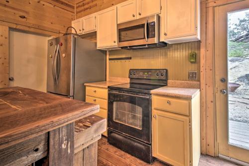 Home with Large Deck and BBQ Grill in New Braunfels in New Braunfels, USA