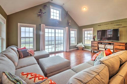 Riverfront Arkansas Retreat Near Fishing & Hiking! in Kotera (AR)