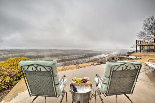 Riverfront Arkansas Retreat Near Fishing and Hiking! in Gassville, USA