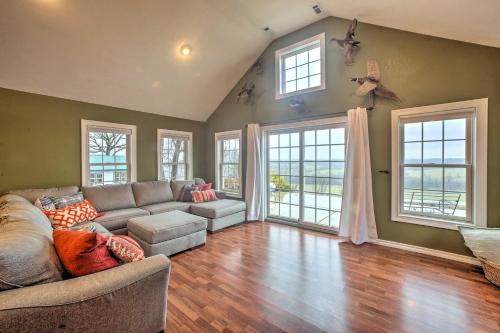 Riverfront Arkansas Retreat Near Fishing & Hiking! in Kotera (AR)