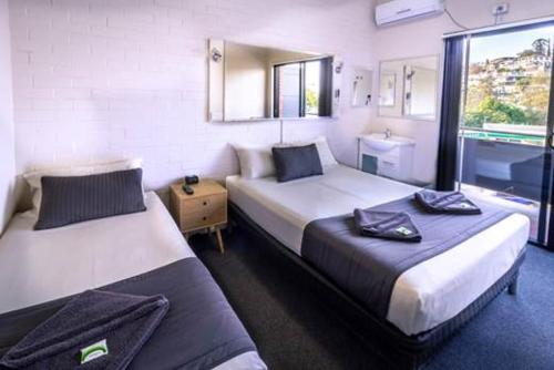 Kingsford Riverside Inn Room Type - Twin Room with Shared Bathroom