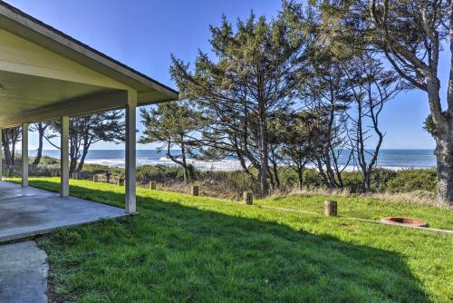 The Pelican Oceanfront Home - Steps to Beach! Smith River California