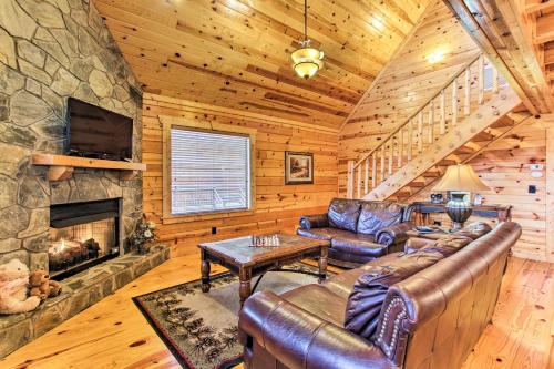 Cabin with Resort Pool Bordering Smoky Mtn Natl Park - image 6