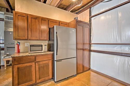 Kingston Cabin with Easy Access to Lake Texoma! - image 8