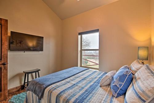 Kingston Cabin with Easy Access to Lake Texoma! - image 12