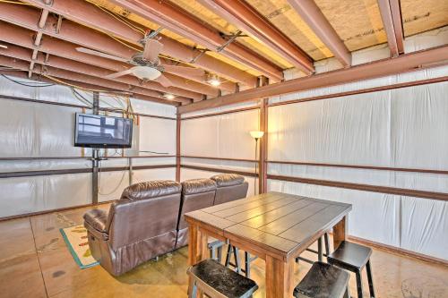 Kingston Cabin with Easy Access to Lake Texoma! - image 13
