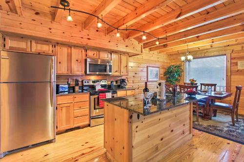 Cabin with Resort Pool Bordering Smoky Mtn Natl Park