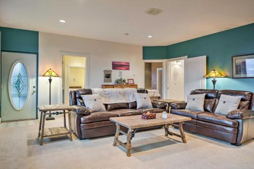 Ketchikan Home Bay Views, half Mi to Hiking Trails in เคตชิคาน (AK)