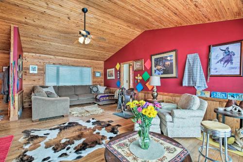 Updated Cabin on 7 Acres - Day Trip to Lake Geneva in Burlington, USA