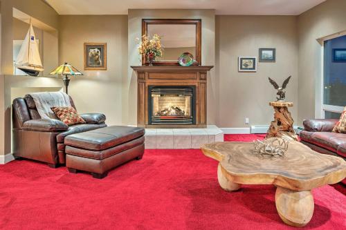 Ketchikan Home Bay Views, half Mi to Hiking Trails in เคตชิคาน (AK)