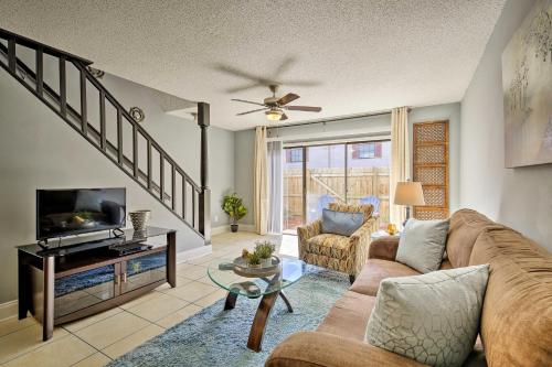 . Tampa Townhome with Pool Near Top Attractions!