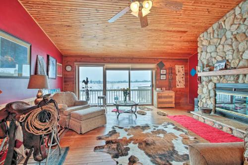 Updated Cabin on 7 Acres - Day Trip to Lake Geneva - Burlington