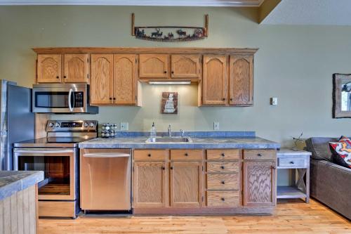 Lincoln Family Condo 2 Mi to Loon Mountain Resort in 林肯市中心