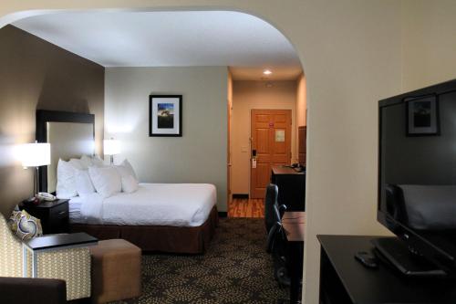 Best Western Plus Des Moines West Inn & Suites